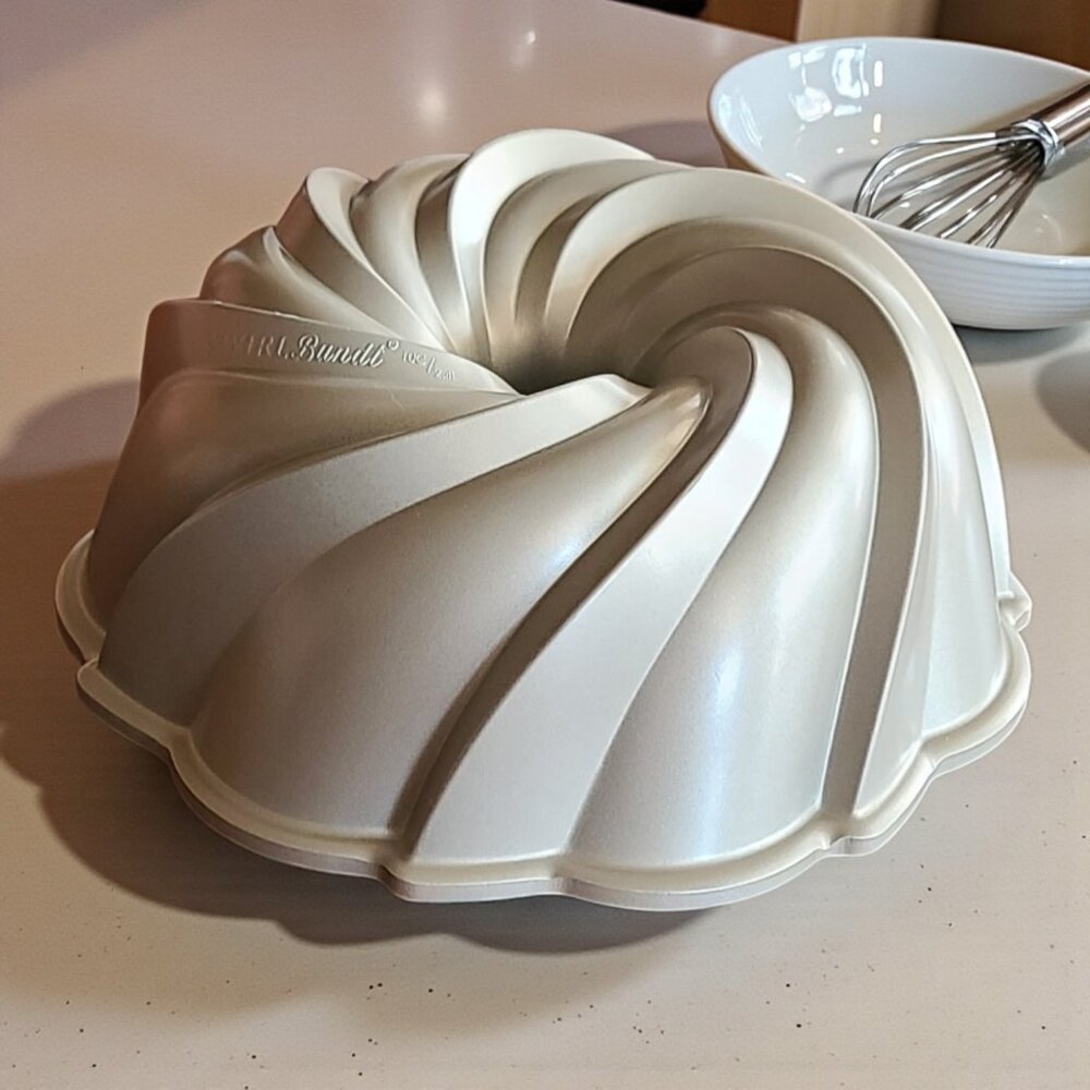 ✨ Nordic Ware Swirl Bundt® Pan — Toffee — 10 Cup — Discontinued Style ✨